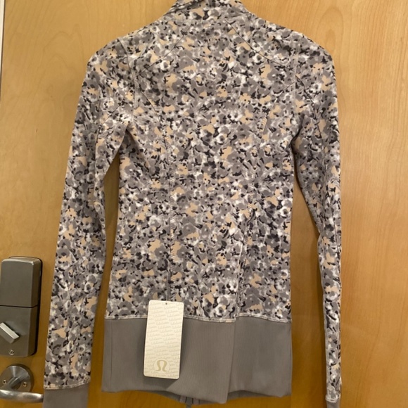 Lululemon sweater - Picture 3 of 8